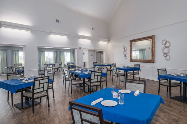 Willowood_at_Mustang_Senior_Living_Dining_Room